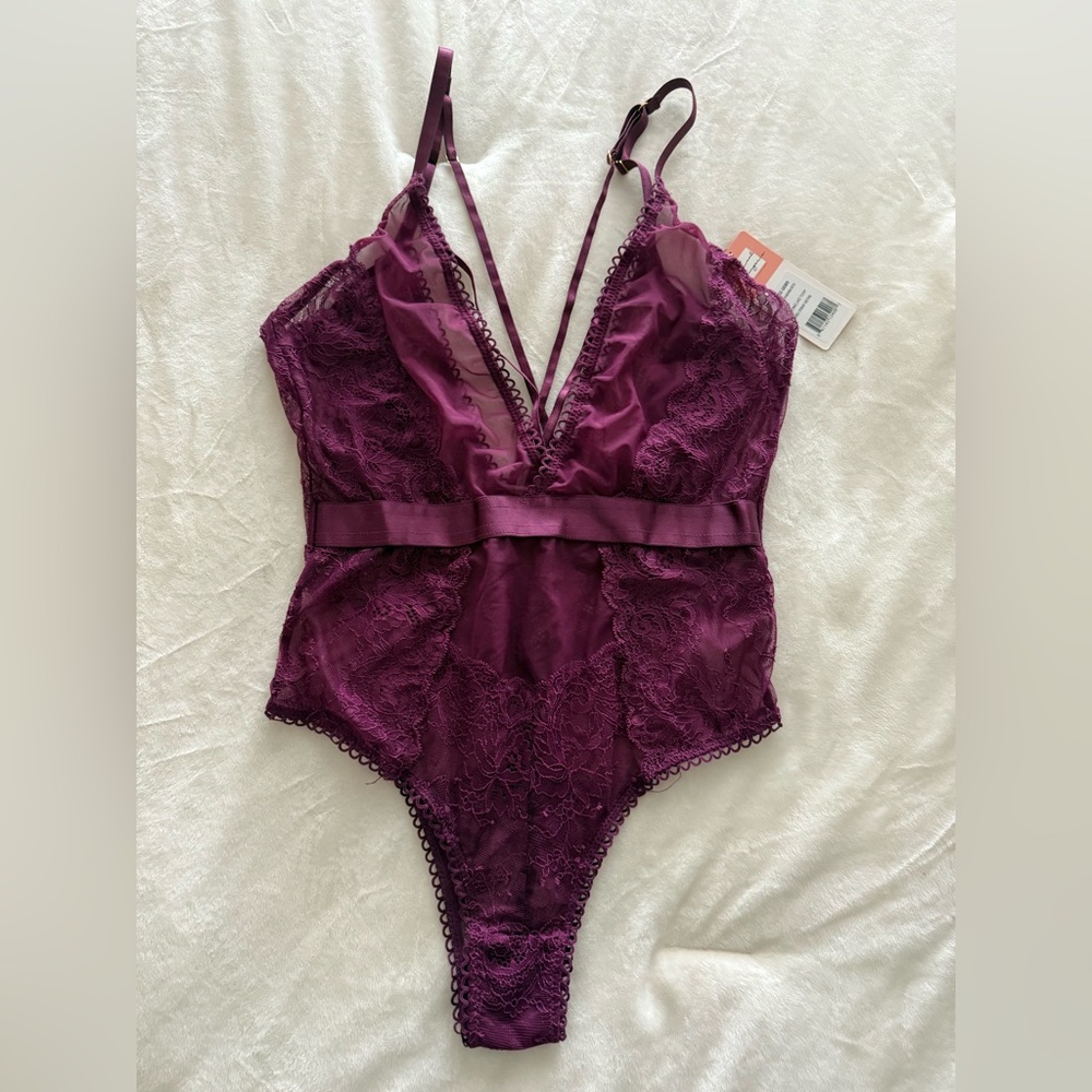 Fashion Nova (Real Lingerie) V plunge Lace Teddy with Strap Detail. Size Med NWT